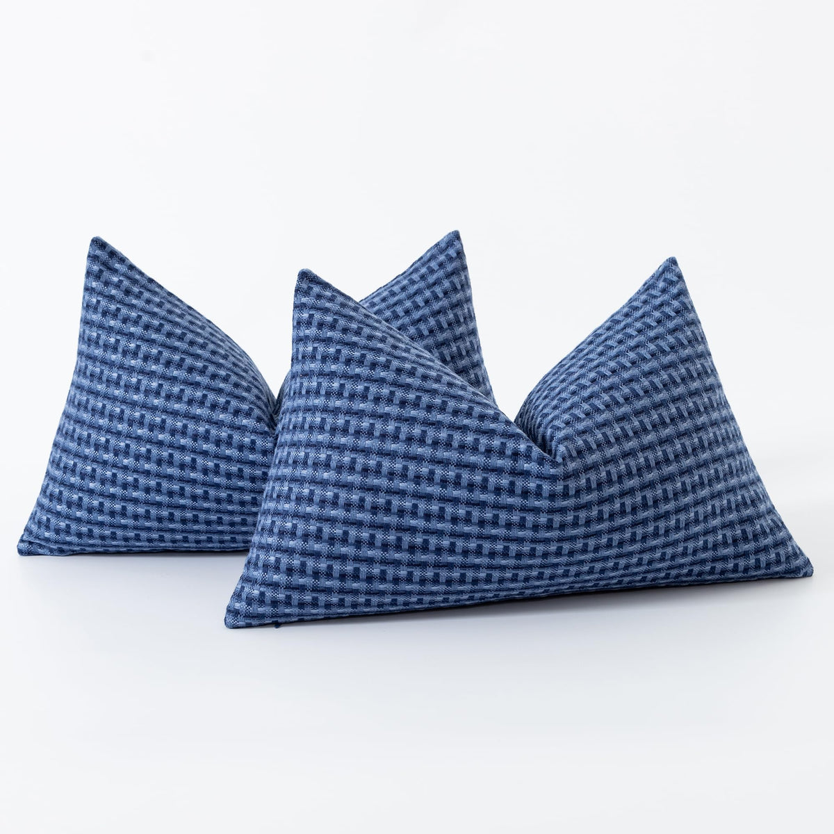 Kevin Textile machine-washable pillow cover for easy outdoor care.