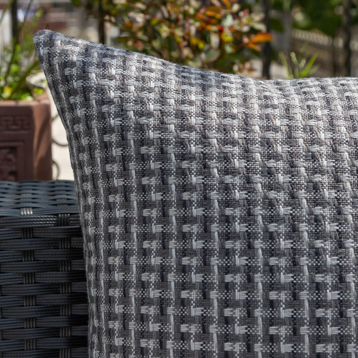 Invisible zipper detail on Kevin Textile cushion cover