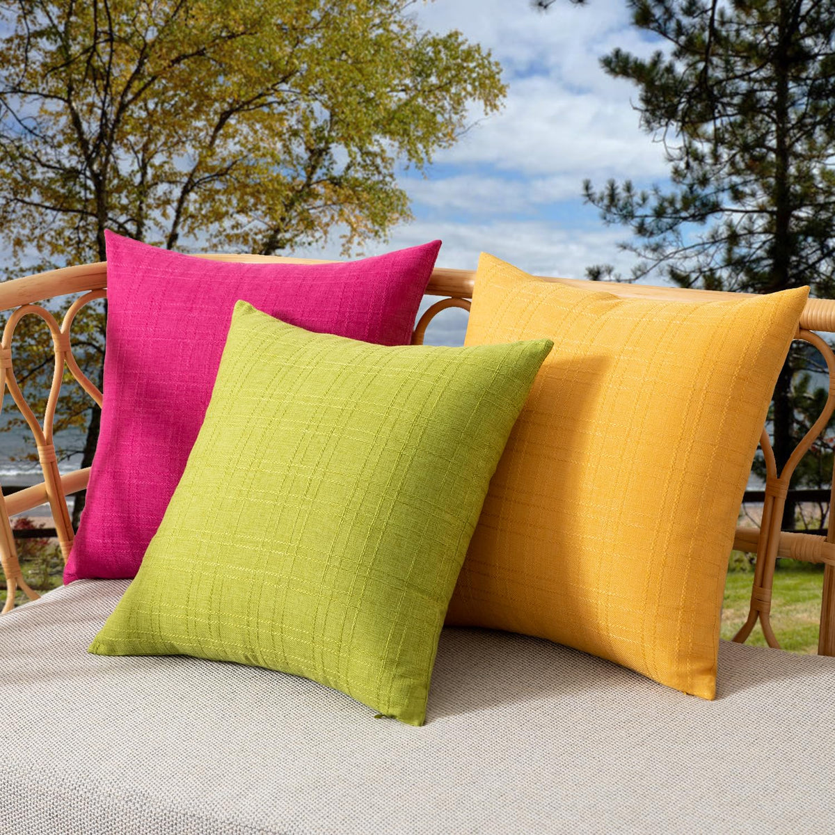 Hidden zipper design on Kevin Textile Valentines Pack pillow cover.