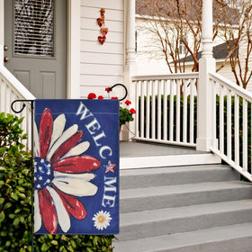 Kevinste sleeve for standard flag poles ensures easy hanging.