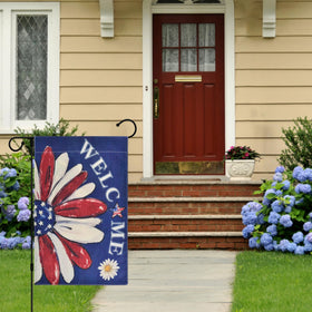 Kevinste machine-washable flag keeps colors vibrant after seasons.