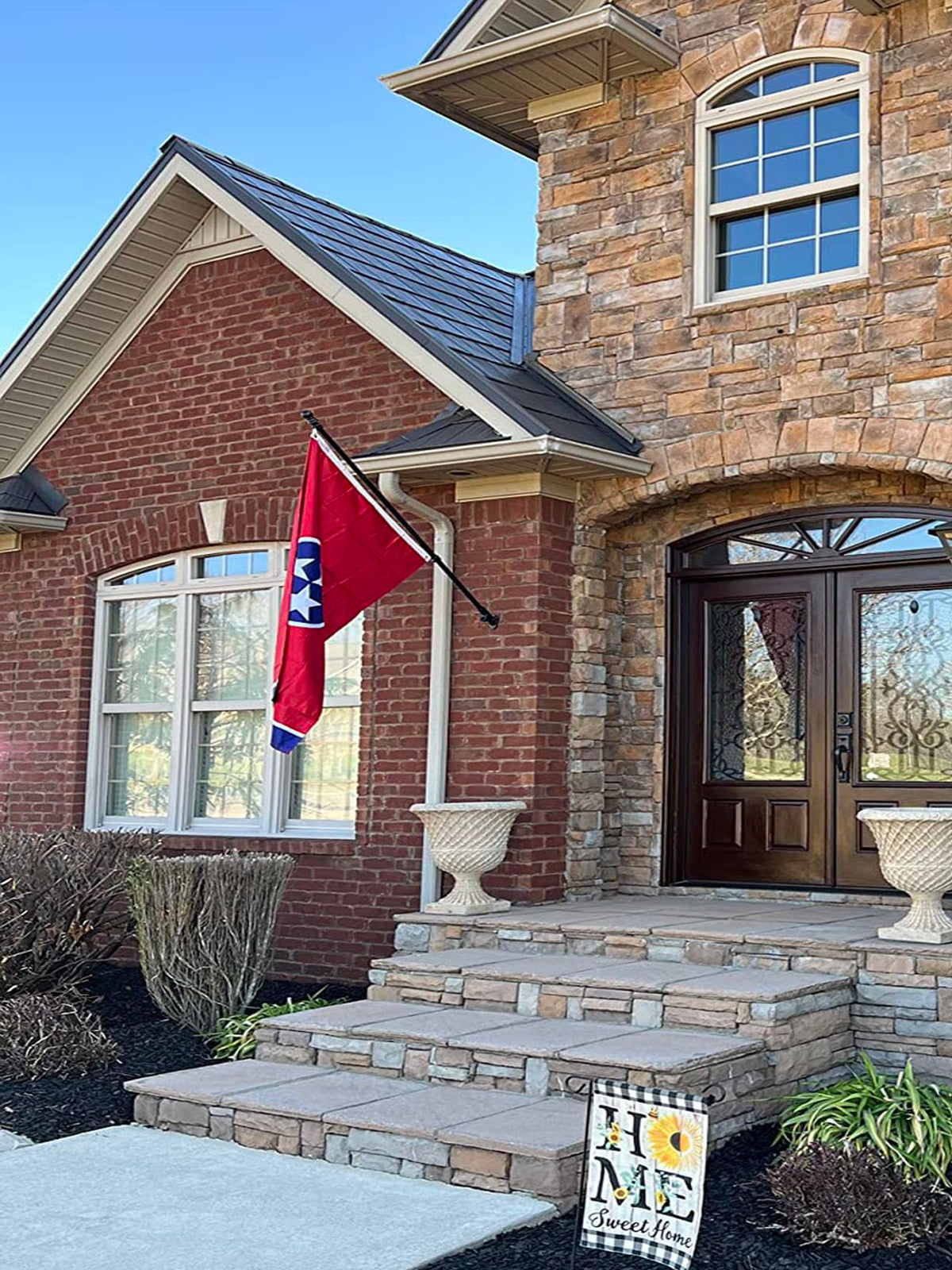 KEYCA Tennessee State Flag brass grommets and reinforced stitching enable secure mounting.
