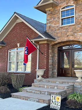 KEYCA Tennessee State Flag brass grommets and reinforced stitching enable secure mounting.