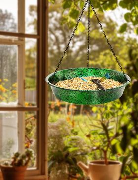 Keygift sturdy black chain keeps the hanging bath secure.