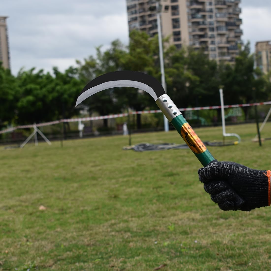 KEYI Weeding Sickle featuring a hardwood handle for comfortable grip.