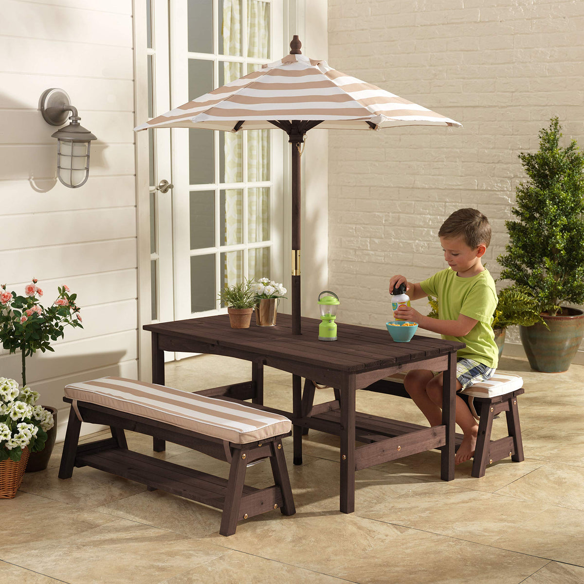Cushions on KidKraft benches with ties stay securely in place during play.