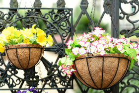 Three-chain hanger on Kingbuy planter provides sturdy support for hanging displays.