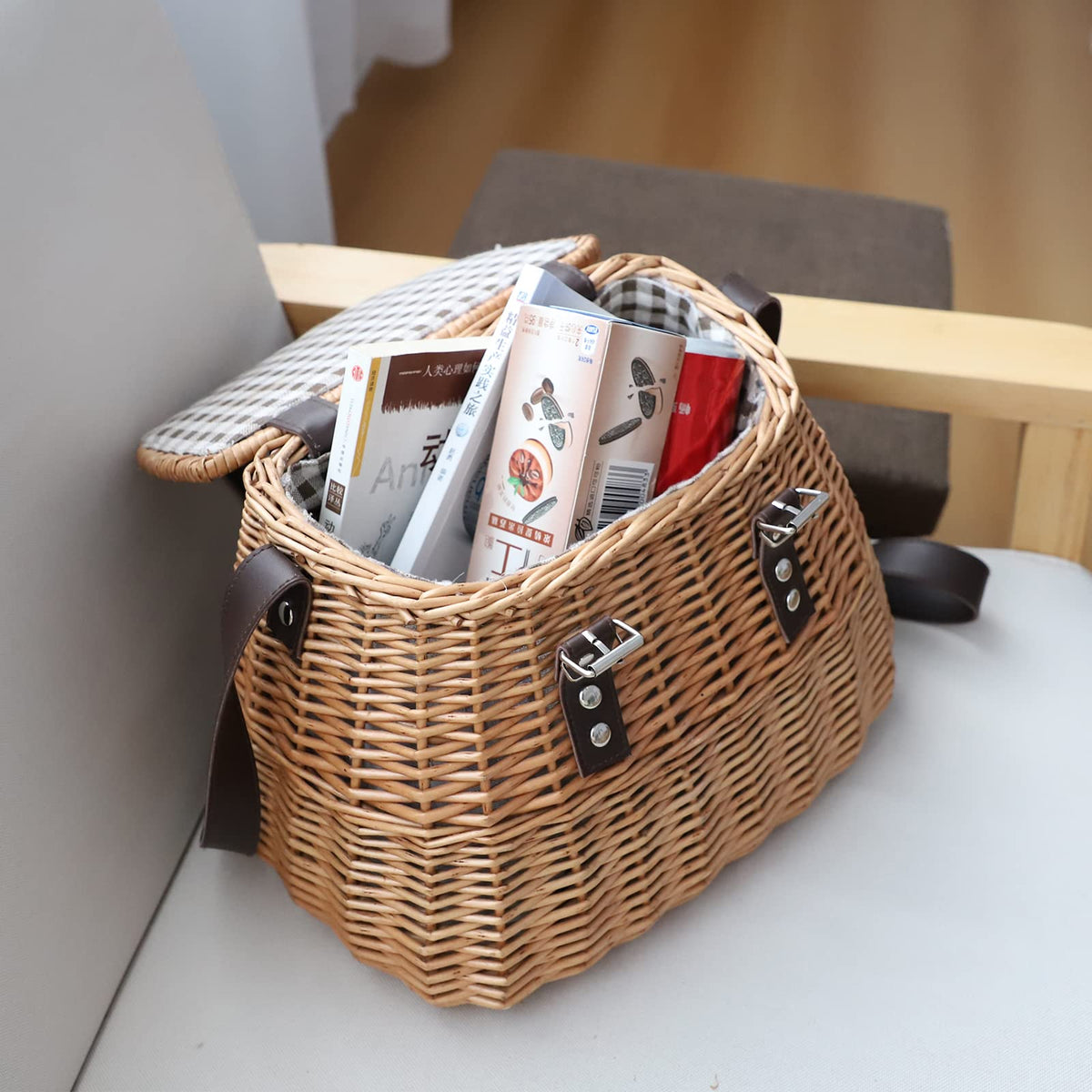 Kingwillow interior lining adds refined finish and protection.