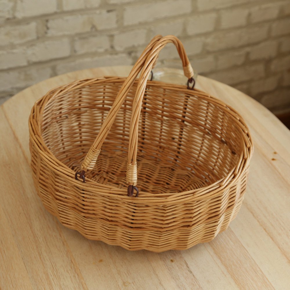 Versatile storage and picnic use keeps foods organized