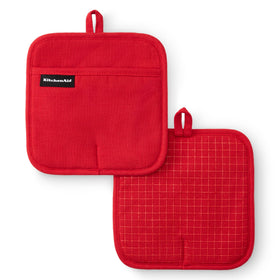 KitchenAid Gridlines pot holder demonstrates heat resistance up to 600°F for safe handling