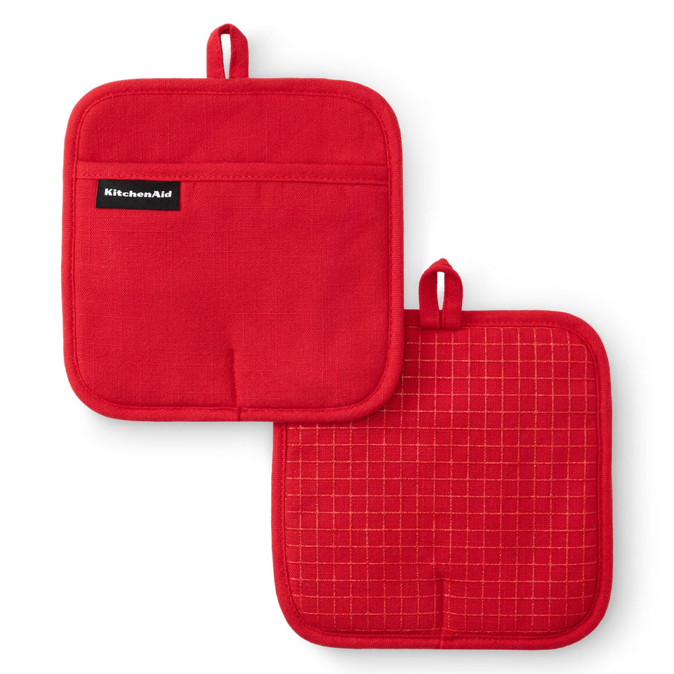 KitchenAid Gridlines pot holder demonstrates heat resistance up to 600°F for safe handling