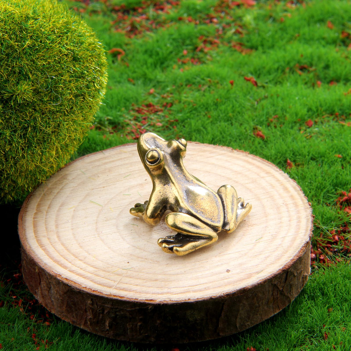 KKBES gold brass frog figurines set perfect for gifting to nature lovers.