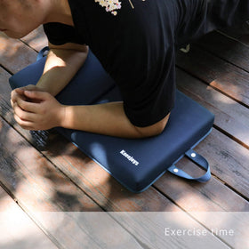 Kneejoys neoprene cover and waterproof bottom protect surfaces while you work.