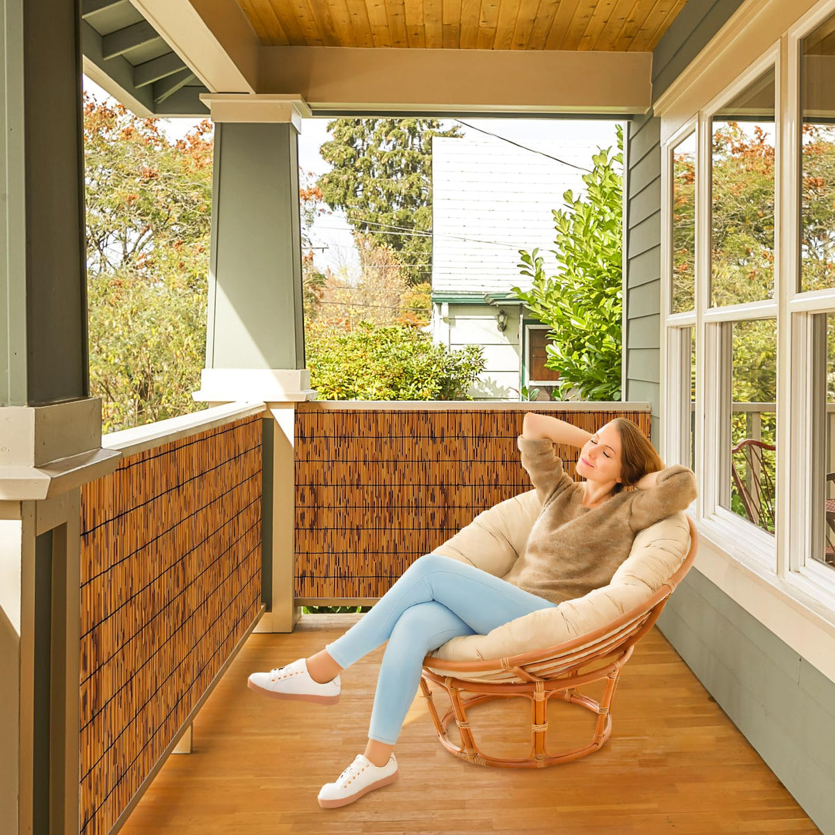 KOIUEYW hand-woven screen — artisanal elegance for decks and gardens.