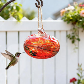 KRISININE hanging hook and twine enable easy outdoor mounting.