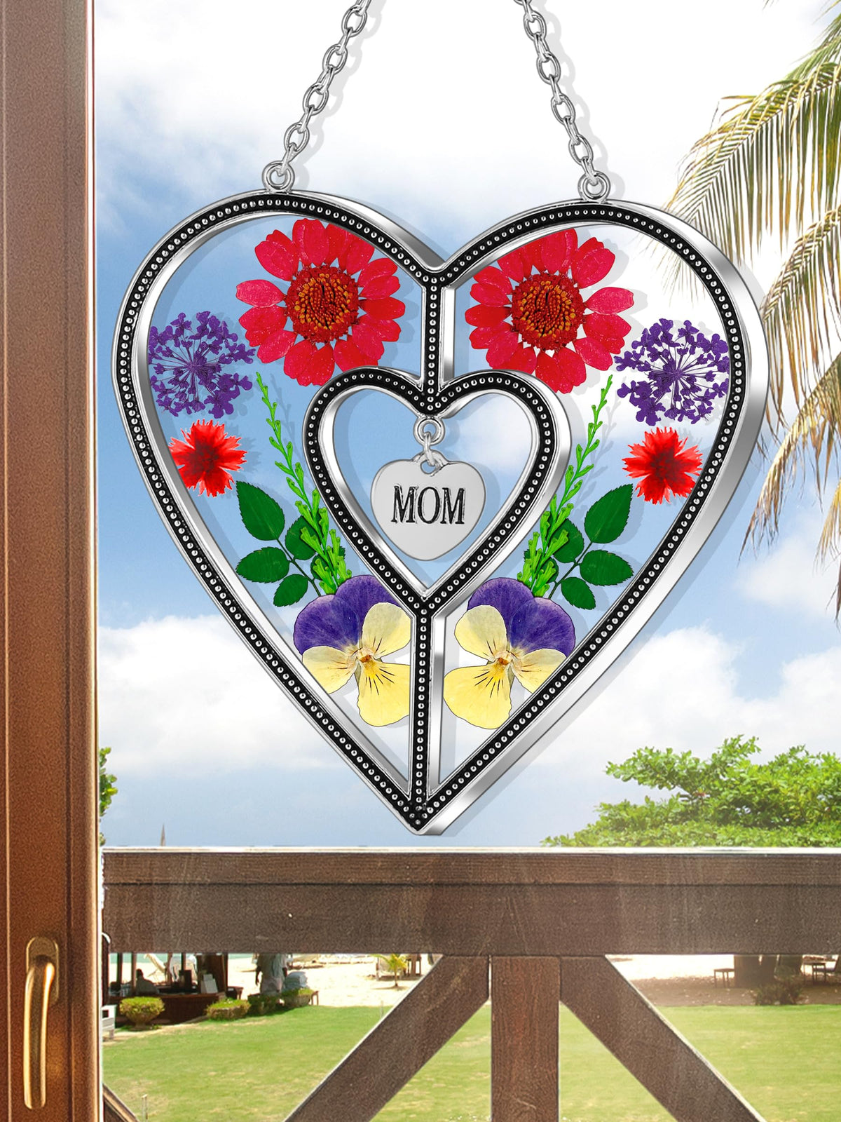 KY&BOSAM light-reflecting suncatcher creates colorful patterns