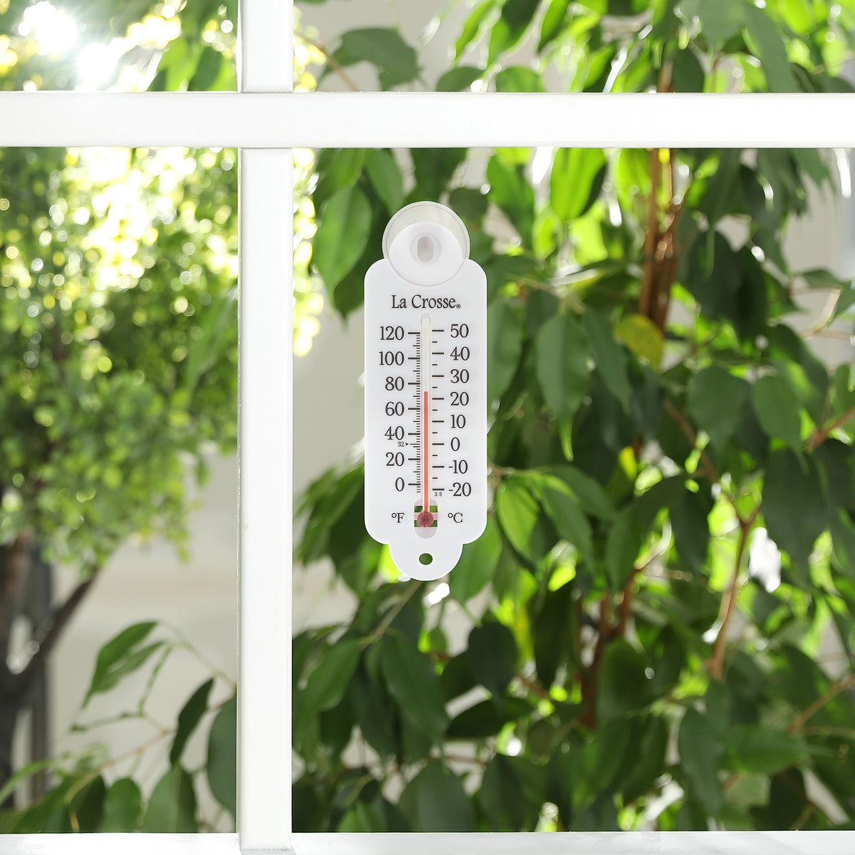 La Crosse 204-111 0°F–120°F range tracks temperature swings.