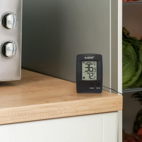La Crosse 314-1410 thermometer used in fridge for steady temperature monitoring.
