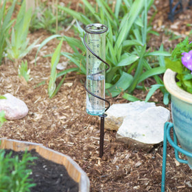 La Crosse handcrafted Colombia metal finish adds decorative appeal to garden areas.