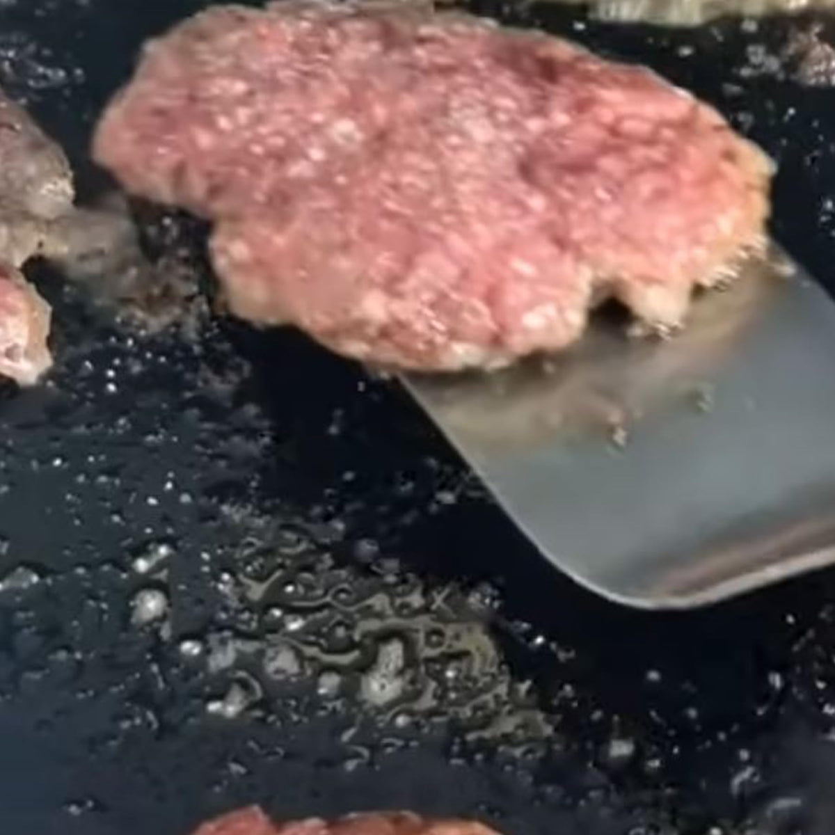 La Cuisine extra-thick steel spatula for heavy use in busy kitchens