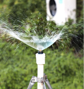 La Farah garden sprinkler heads offer precise humidification for small lawns.
