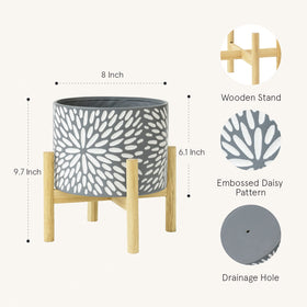 LA JOLIE MUSE frost gray planter with daisies enhances modern decor.