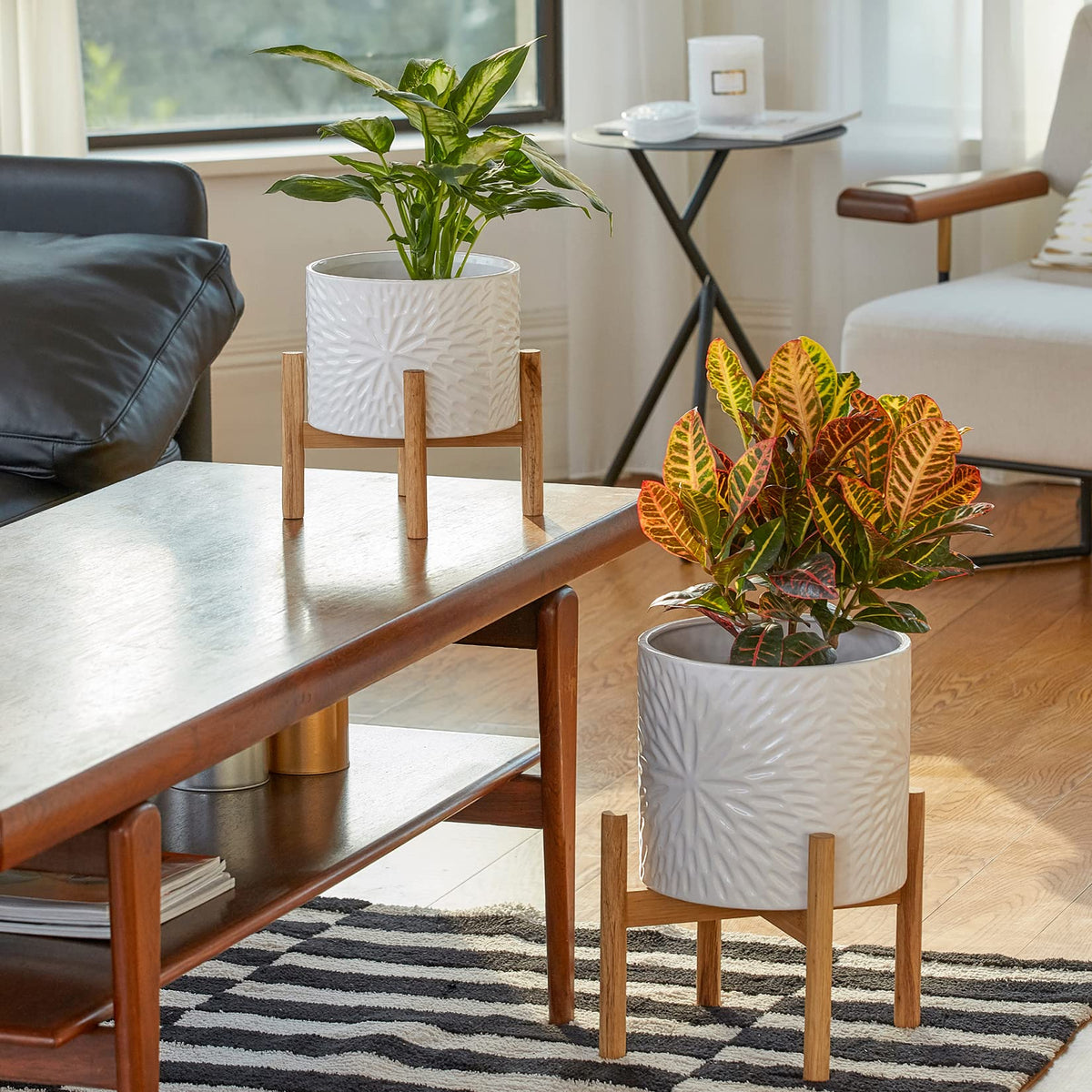 LA JOLIE MUSE planter with drainage hole supports healthy watering.