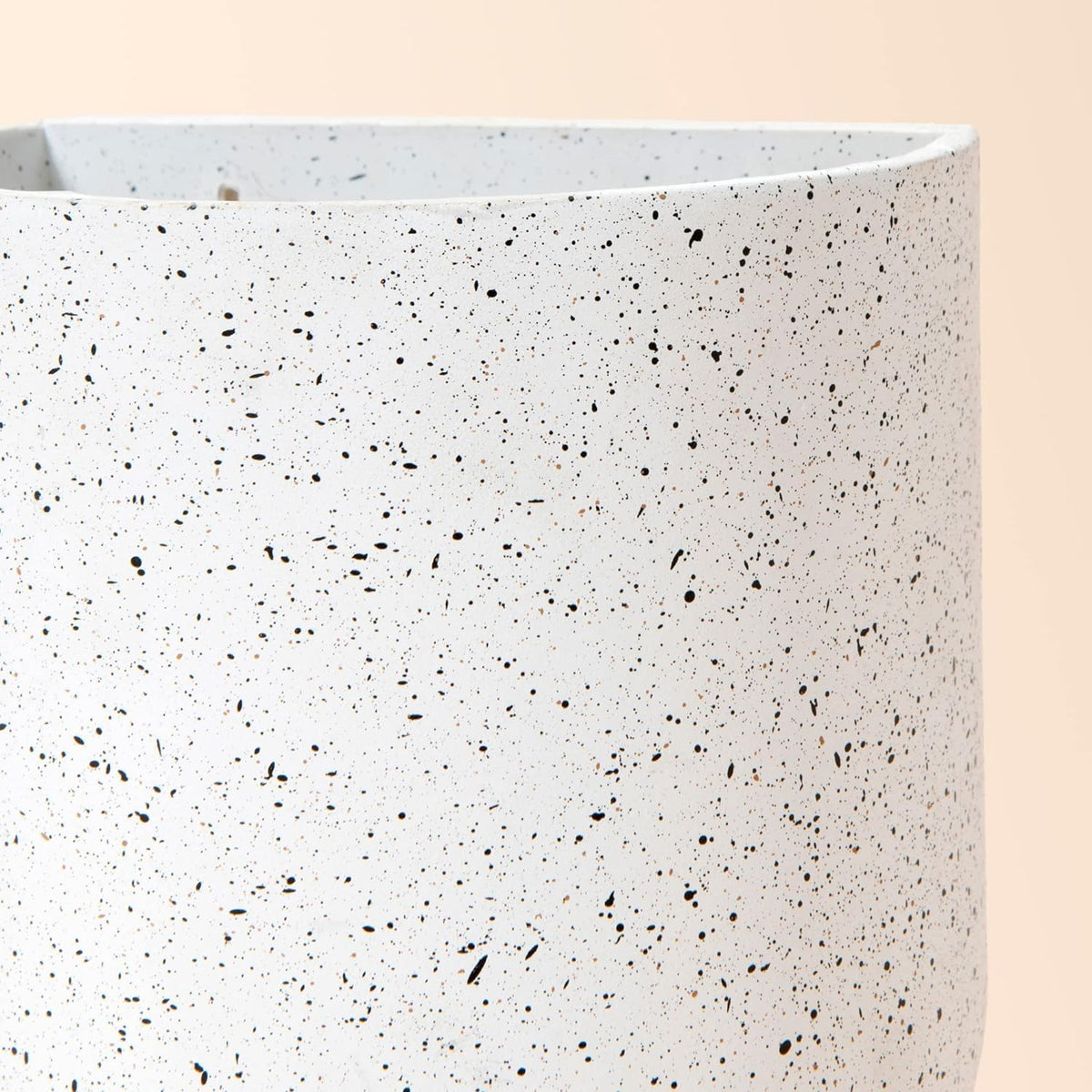 LA JOLIE MUSE weather-resistant planters suitable for indoor and outdoor use.