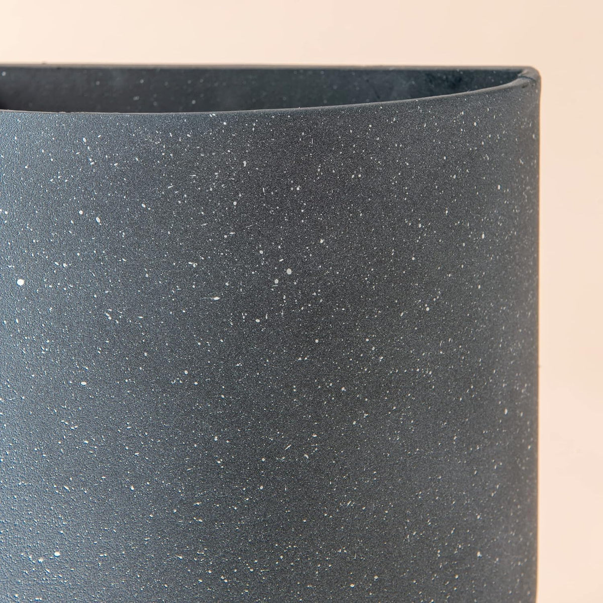 LA JOLIE MUSE weather-resistant-planter withstands sun and frost.