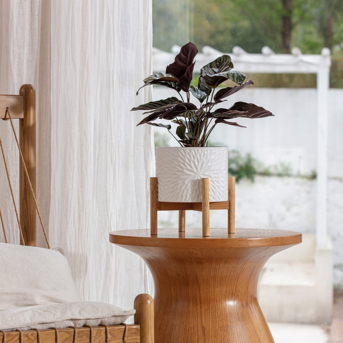 LA JOLIE MUSE wooden stand provides stable support for indoor plants.