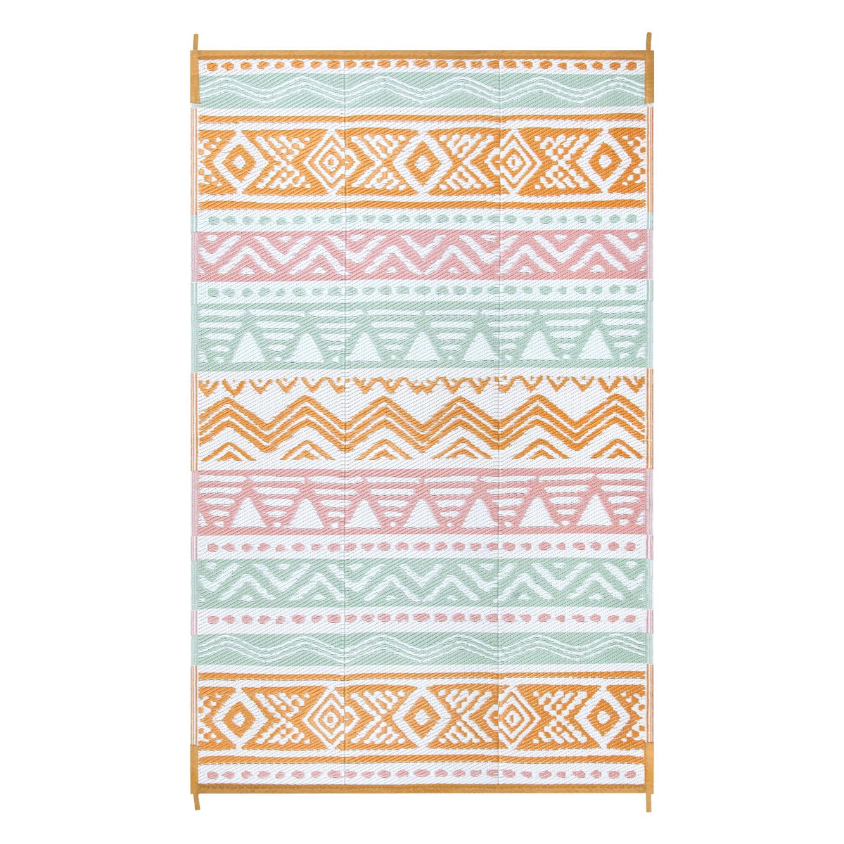Durable edge detail of Lahome outdoor rug resists fraying in outdoor use.