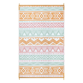 Durable edge detail of Lahome outdoor rug resists fraying in outdoor use.