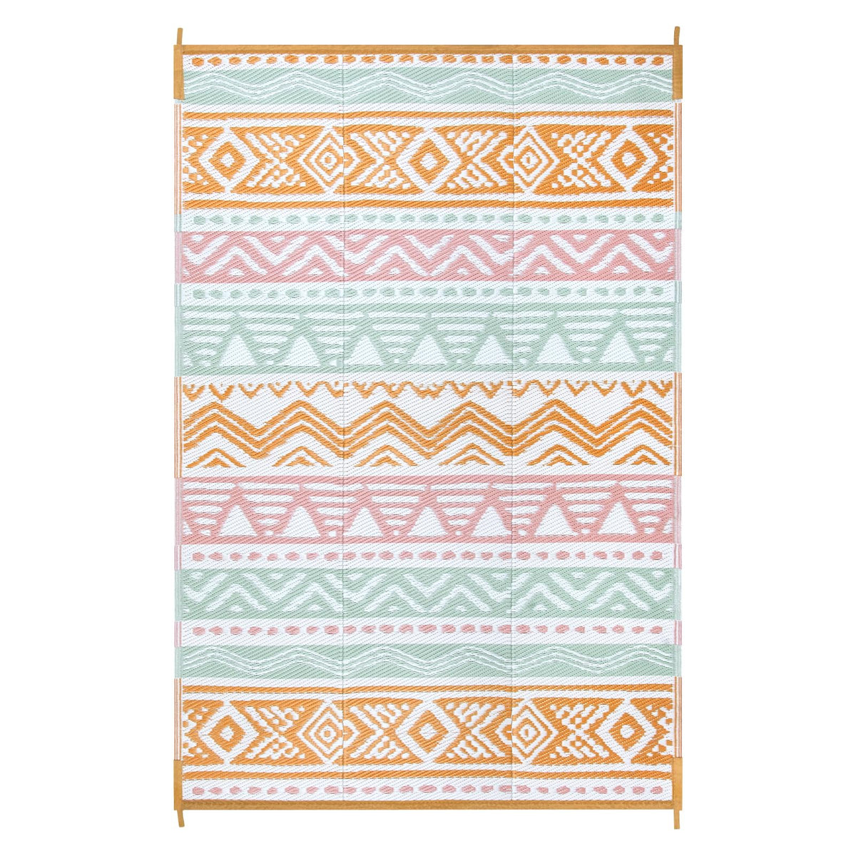 Lahome pet-safe outdoor rug suitable for picnics and family time.