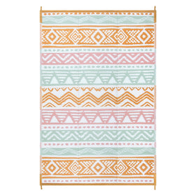 Lahome pet-safe outdoor rug suitable for picnics and family time.