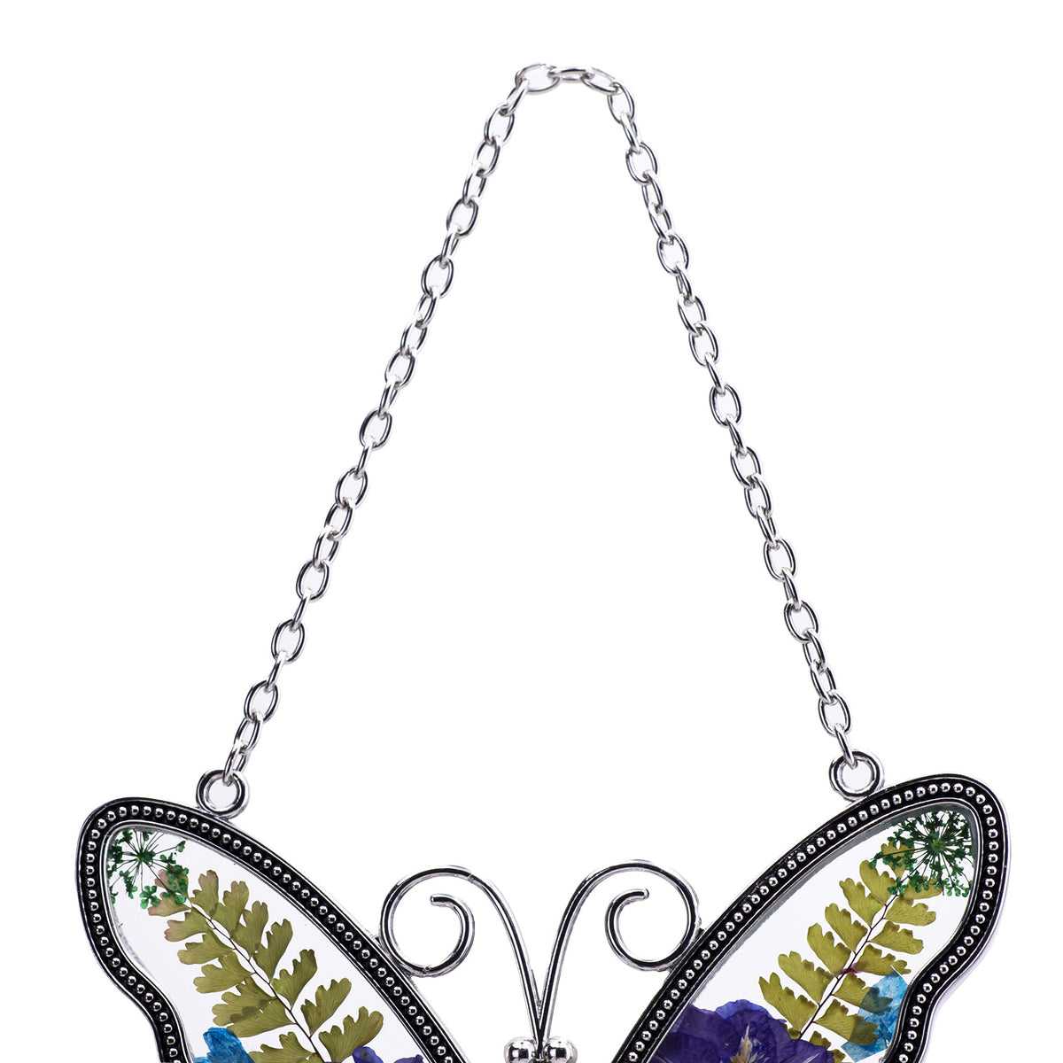 Laraine metal heart tag Aunt engraving adds a personal touch