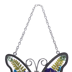 Laraine metal heart tag Aunt engraving adds a personal touch
