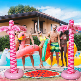 LaRandom two-piece palm tree set boosts party decor with tropical flair