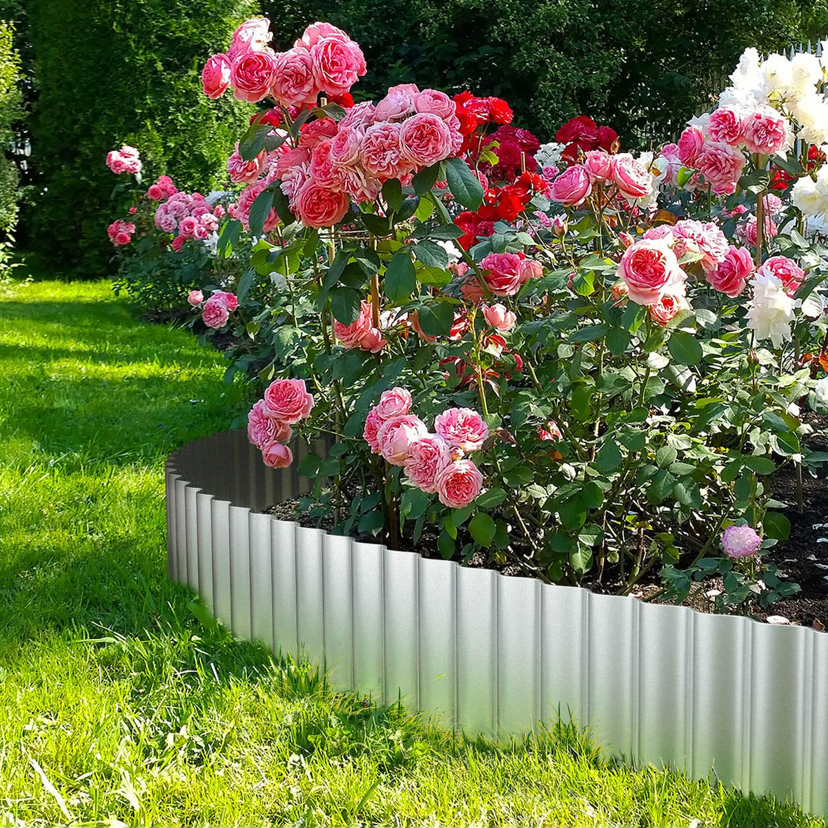 LAVEVE silver landscape border highlighting neat, modern garden edges.