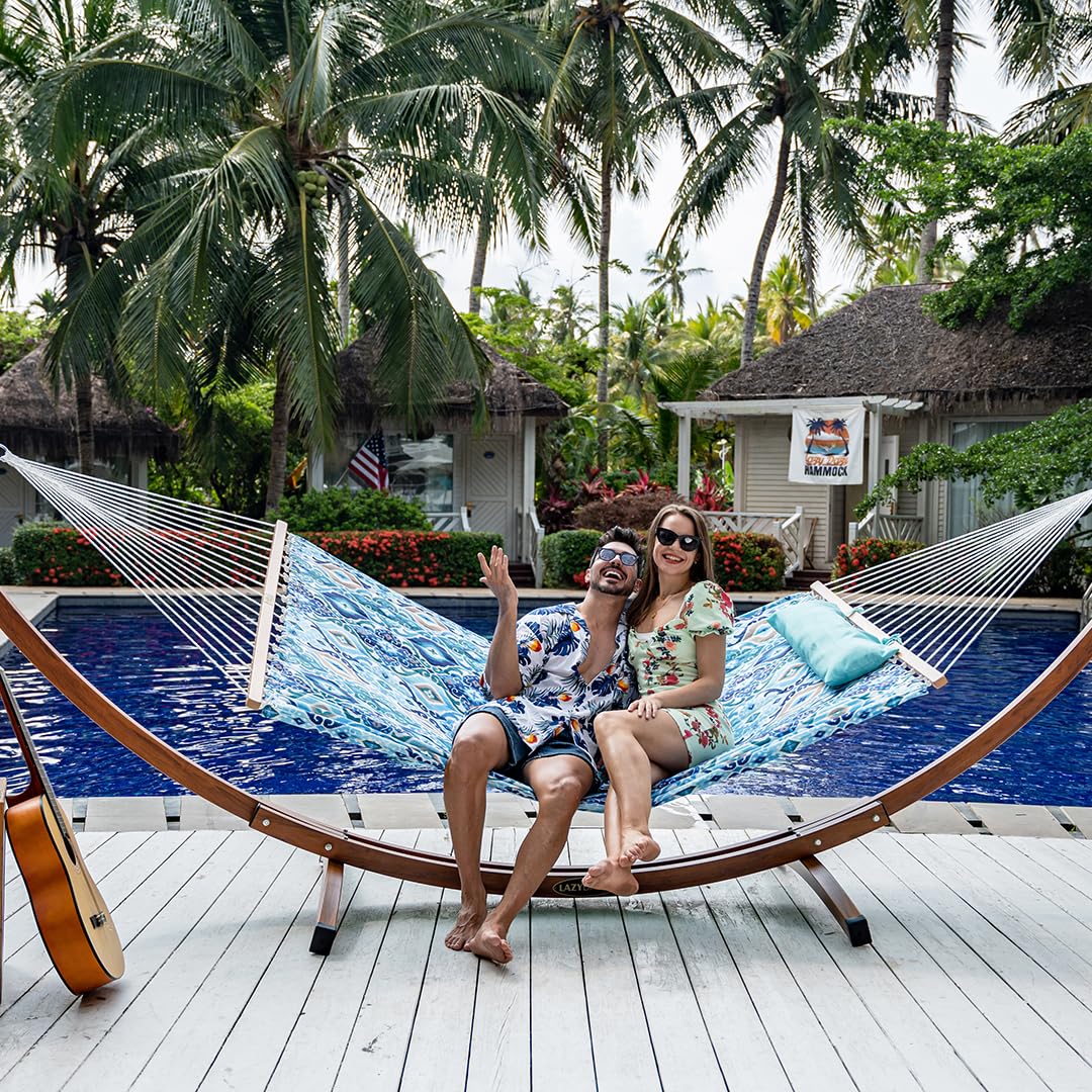  Lazy Daze outdoor-use scene conveys versatile placement by poolside or balcony.