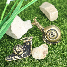 LCCCK snail gift brass figurine serves as a meaningful keepsake.