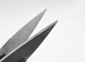 LCDCM Double bow design supports easy, reliable opening between cuts.