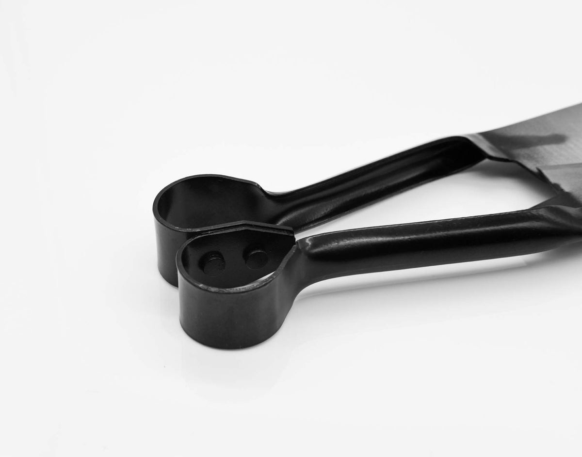 LCDCM Spring-loaded action keeps blades ready for repeated cuts.