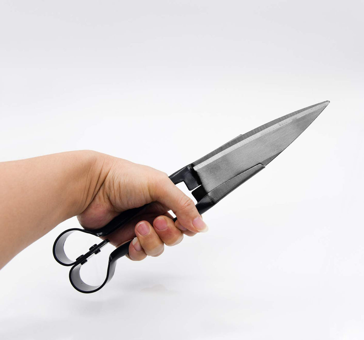 LCDCM Polished coated handle offers comfortable, secure grip during grooming.