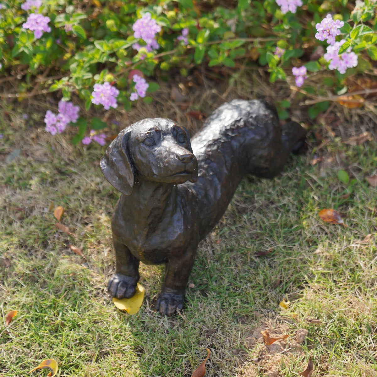 LCdecohome dachshund statue weather-resistant resin for year-round patio or yard decor.