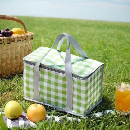 Lchkrep insulated picnic bag showing 24L capacity for two to three people