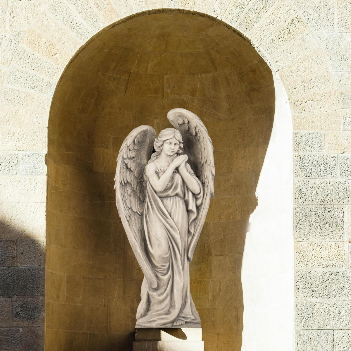 LCdecohome 34 inches tall statue for commanding presence.