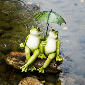 LC LCdecohome couple frogs garden statue under umbrella adds whimsical charm to outdoor spaces