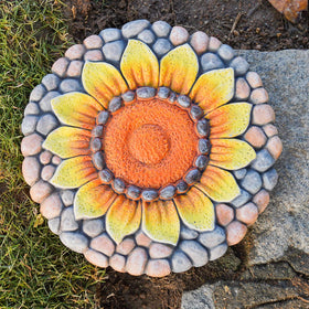 LC LCdecohome Sunflower stepping stone front view brightens outdoor walkways