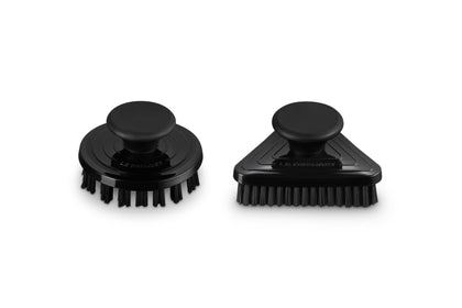 Le Creuset round cleaning brush with non-abrasive bristles for safe, ridge-cleaning performance