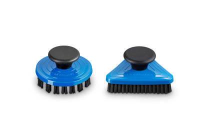 Le Creuset Marseille round cleaning brush; safely cleans between ridges on all cookware.